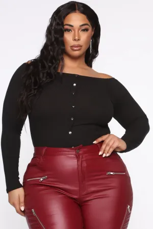 Ava Off Shoulder Top - Black