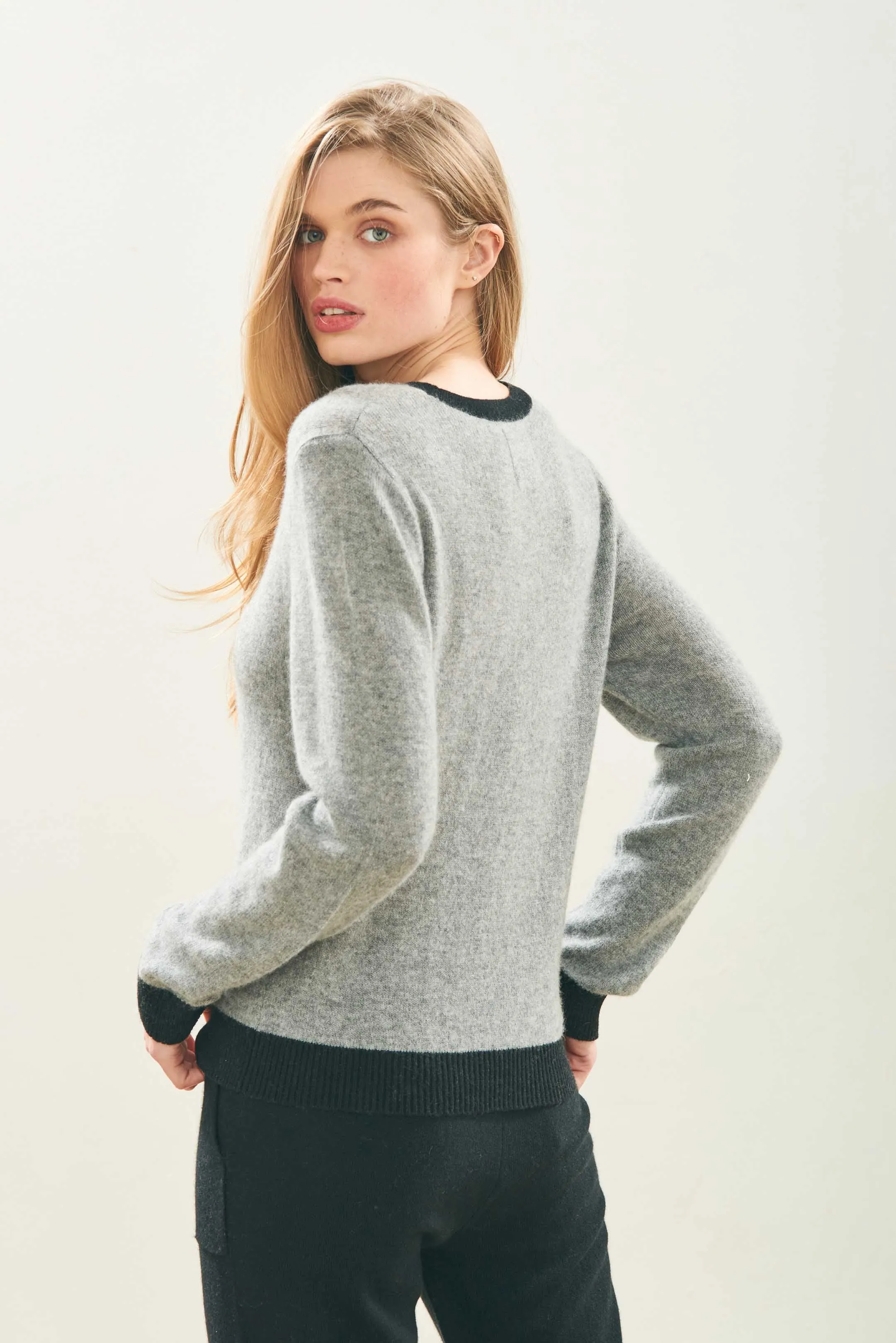 CONTRAST CREW IN MID GREY AND BLACK