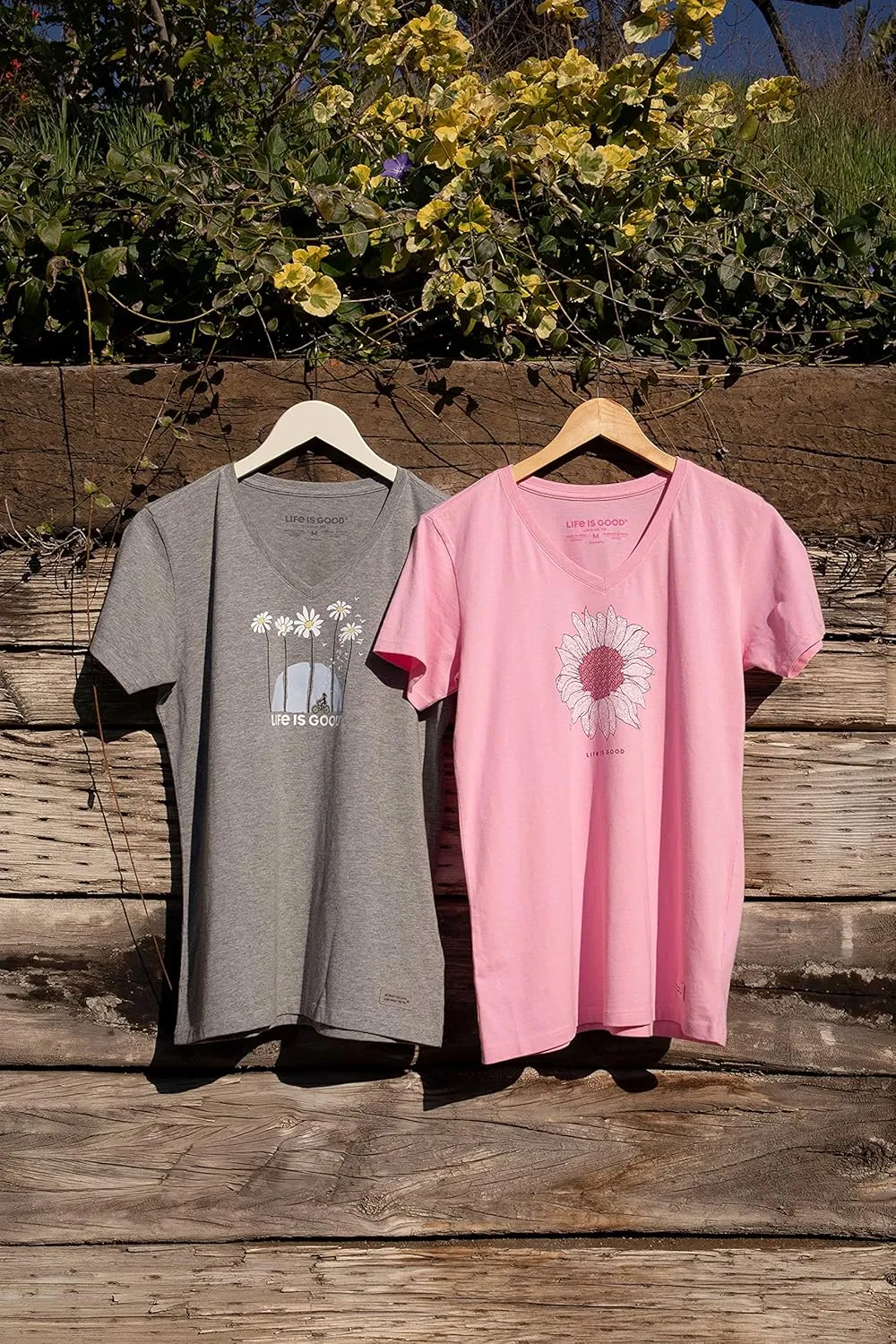 Life is Good Women's Crusher Tee, Short Sleeve Cotton Graphic T-Shirts, Watercolor Daisy Birds