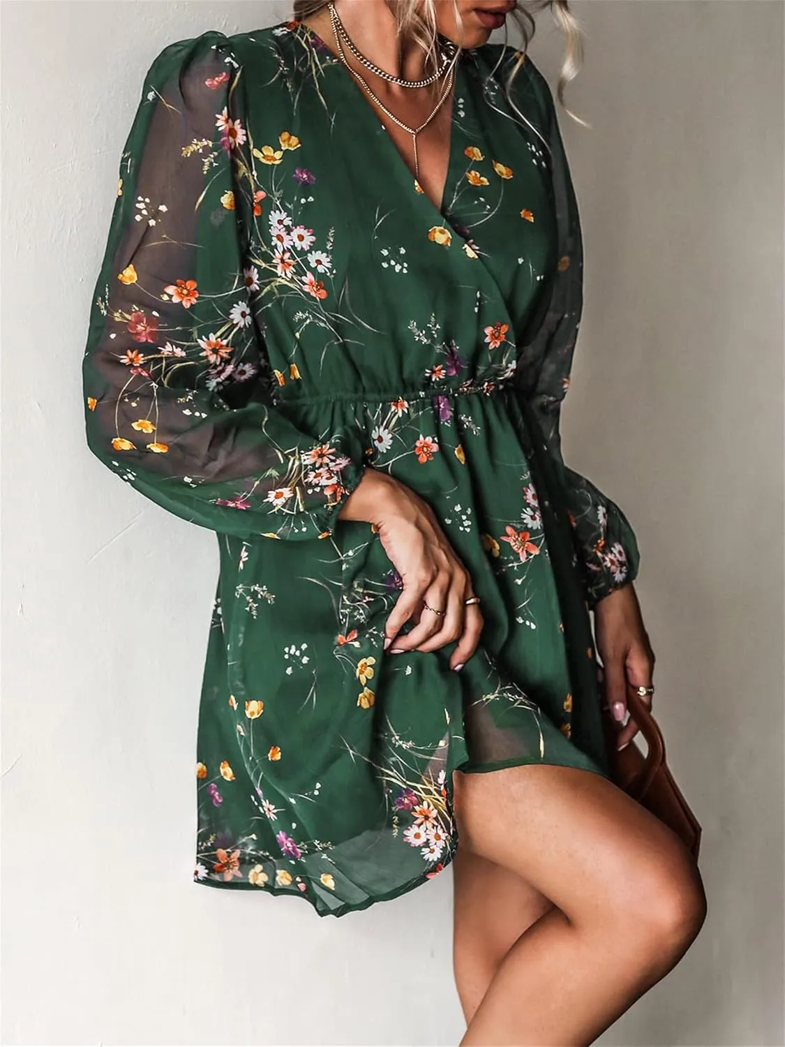 Women's Mini Flowy Chiffon Ditsy Floral Dress, Long Sleeve V Neck A-line Swing Dress, Boho Fit Short Dresses
